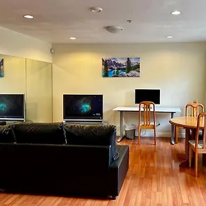 Sixpine - 2 Bedroom Apartment Vancouver